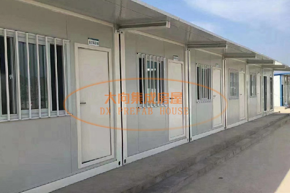 集装箱活动房也可以被打造成很温馨小屋